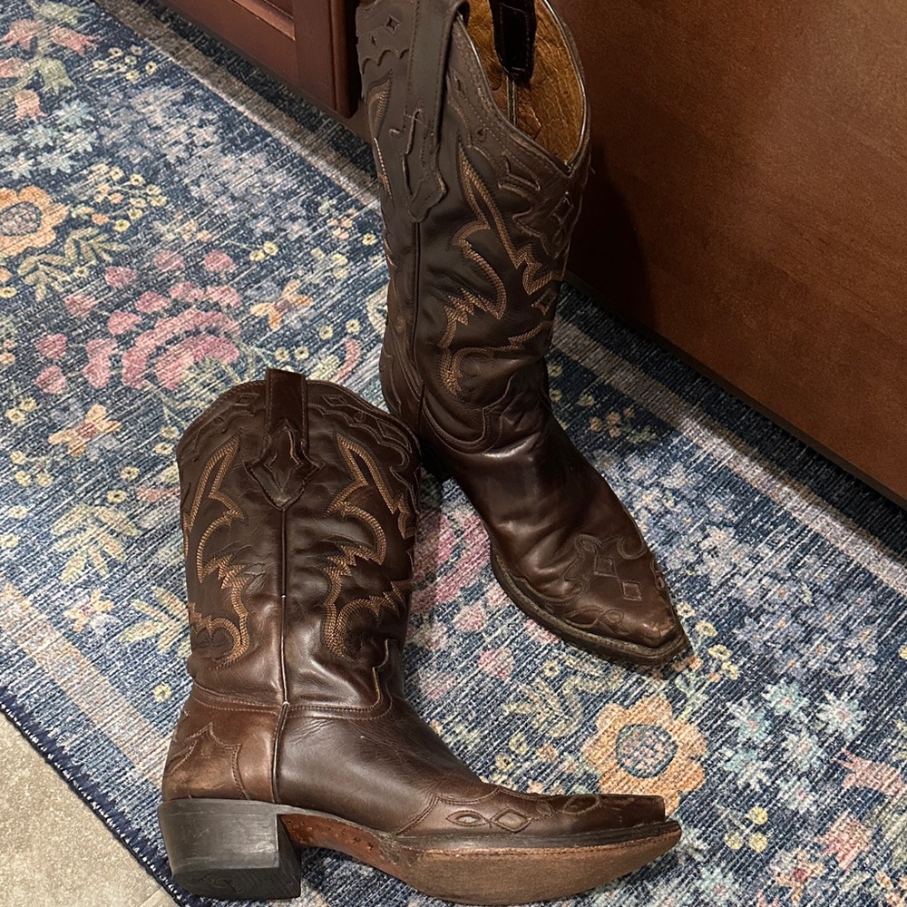 Women’s Leather Cowboy Boots - Picture 3 of 4